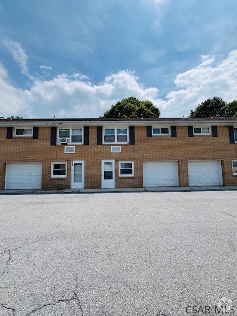 Building Photo - 922 Alwine St Rental