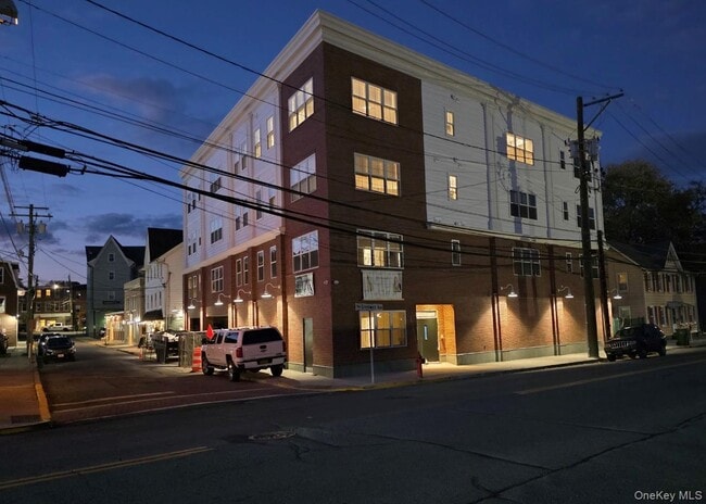 Building Photo - 122 Greenwich Ave Unit 304