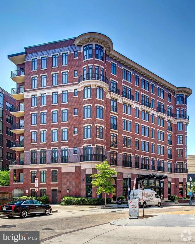 Building Photo - 1390 Kenyon St NW Unit 316 Rental