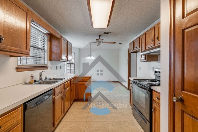 Photo - 801 Cedar Ridge Dr