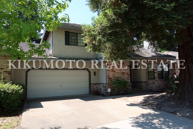 Building Photo - 3 Bedrooms, 2 1/2 Baths Half-plex in the P... Rental