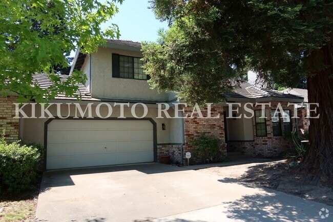 Building Photo - 3 Bedrooms, 2 1/2 Baths Half-plex in the P... Rental