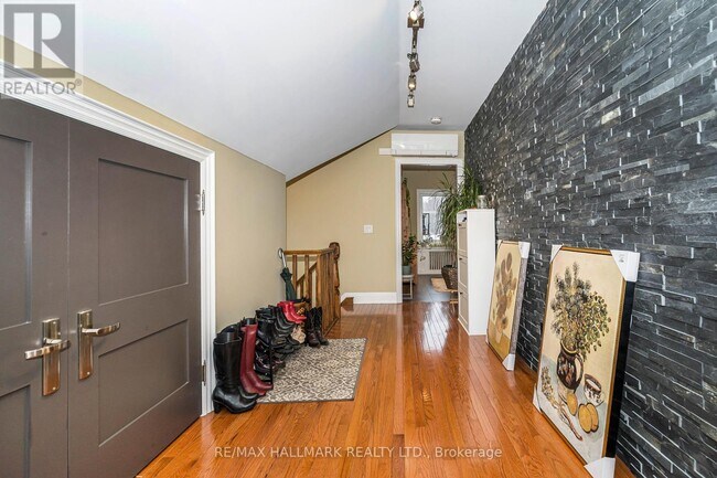 Photo - 151 Rusholme Rd Unit 3rd Floor