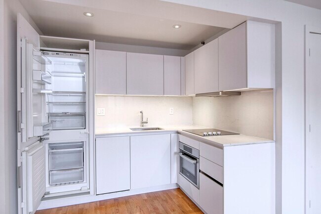 Photo - 25 Av des Pins O Unit 436