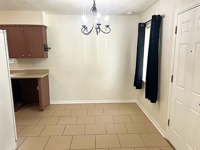 Photo - 560 Beverly Dr