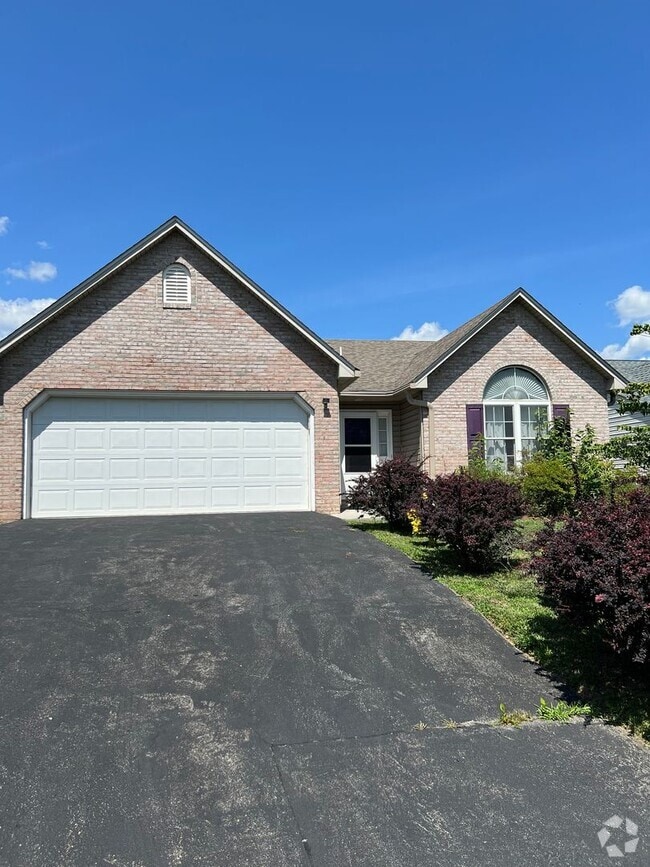 Building Photo - Charming 3-Bedroom Ranch in Quiet NW Roano... Rental