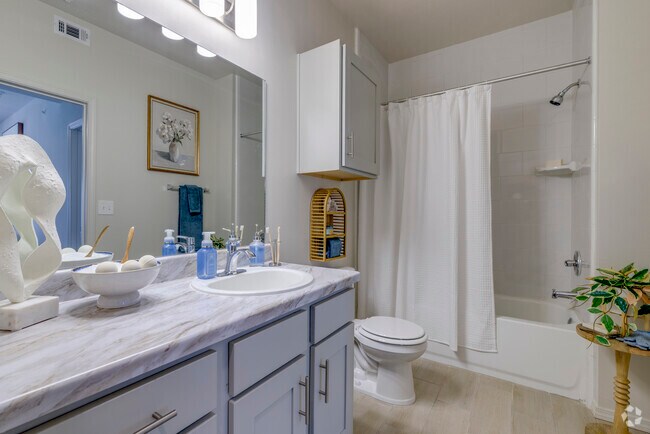 2BR, 2BA - 1142SF - Second Bathroom