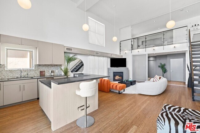 Photo - 7062 Hawthorn Ave Unit 203