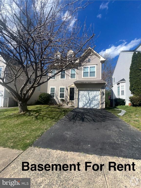 Building Photo - 9241 Greenshire Dr Rental