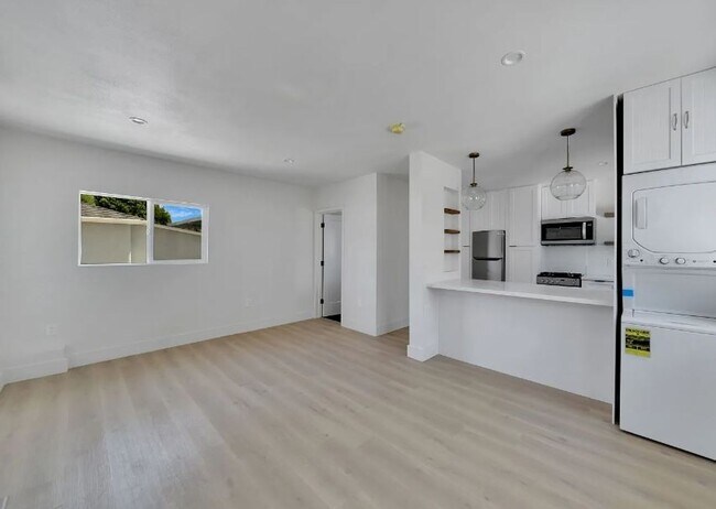 Photo - Stylish Santa Monica studio with w/d in unit, and private rear yard.