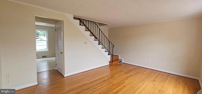 Photo - 222 E Whitlock Ave