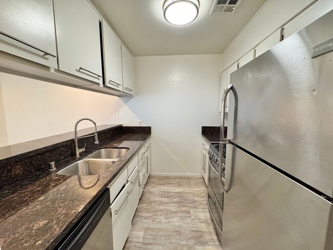 Photo - 3715 S Canfield Ave Unit 203