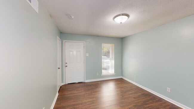 Photo - 3050 Briarwood Dr