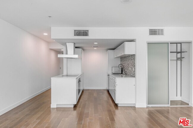 Photo - 901 Flower St Unit 401