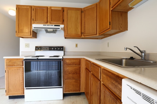 Photo - Courtside Apartments