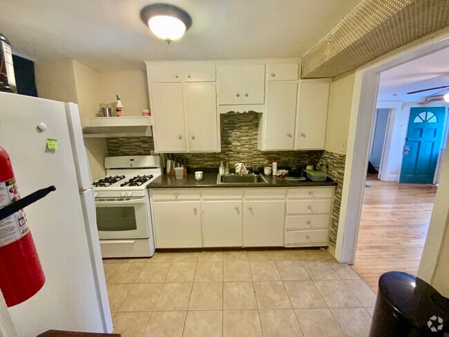 Building Photo - 75 Oregon Ave Unit 1 Rental