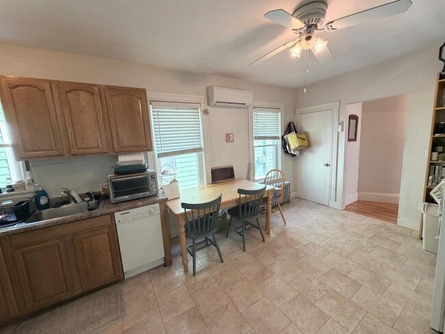 Photo - 46 Trull St Unit 1