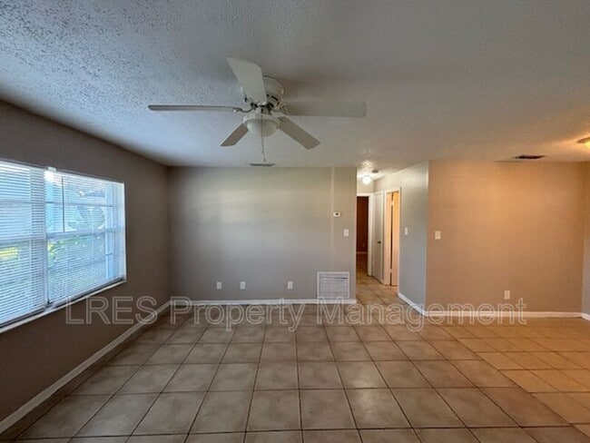 Photo - 2437 Chase Ave