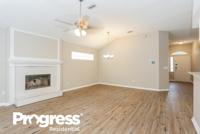 1156 Radis Pl