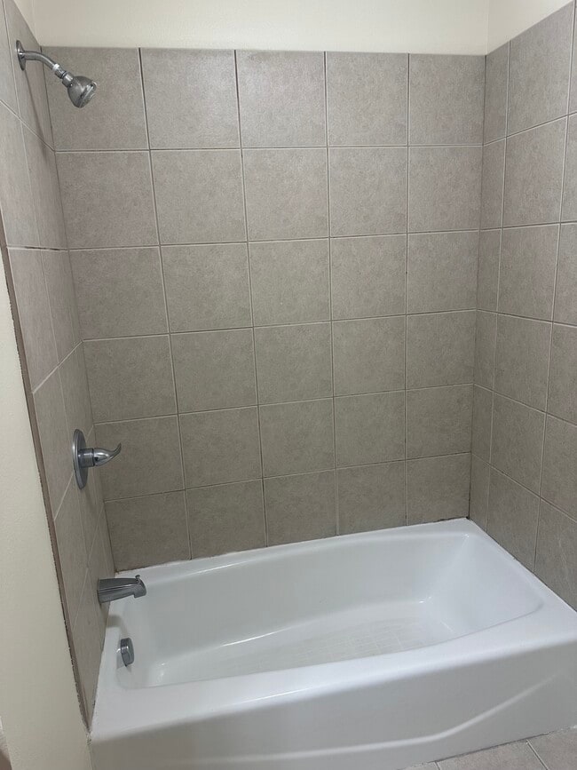 Photo - 2407 Oxford Dr SE Unidad A