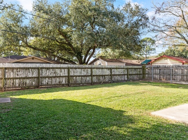 Building Photo - 2208 Gontier Dr