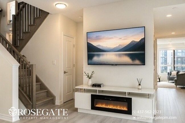 Photo - Spacious Corner Condo-Townhouse with Wraparound Balcony & Garage – Oakville Unité 328