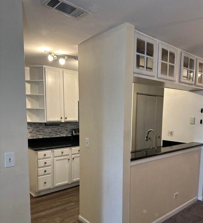 Photo - 214 Glengarry Dr