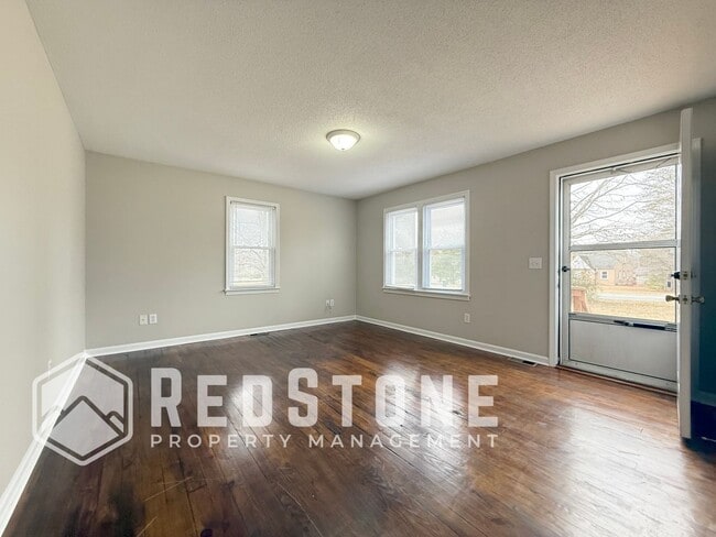 Photo - 921 E Haggard Ave