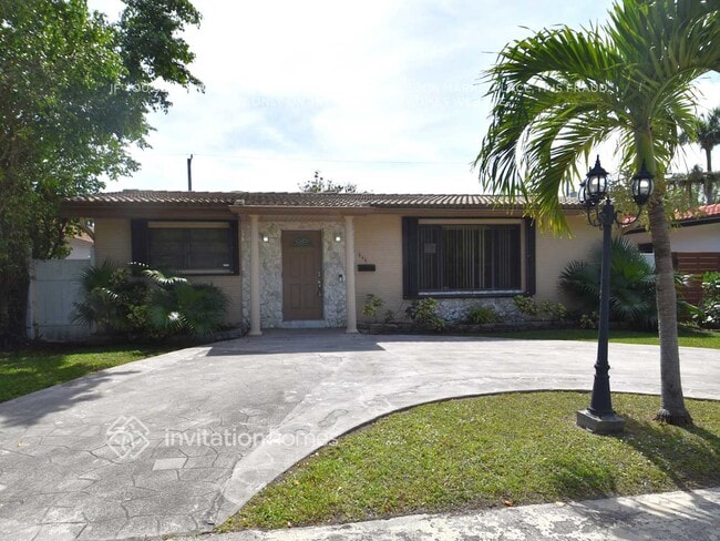 Building Photo - 946 Johnson St