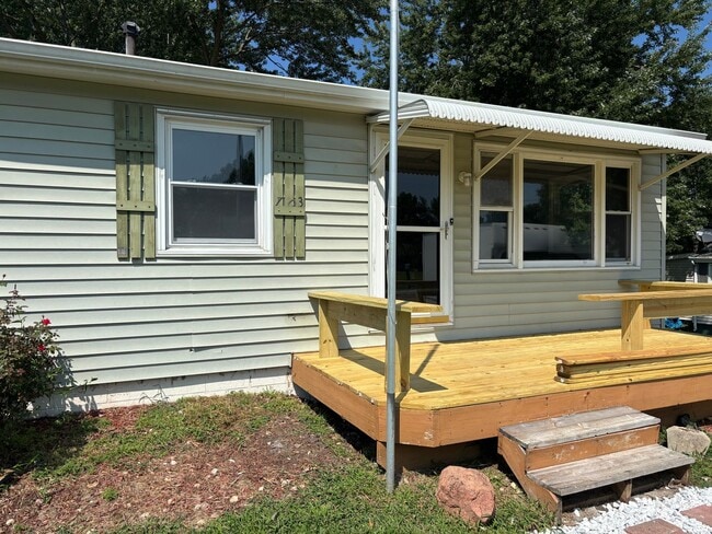 Building Photo - 3 bedroom - Finished basement with bonus room Rental
