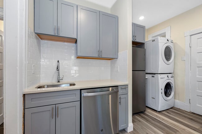 Building Photo - 46 Brackett St Unit 3