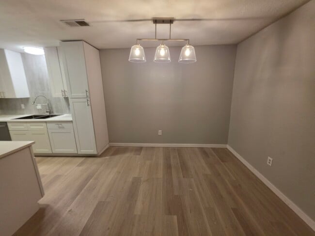 Photo - 7501 April Ln