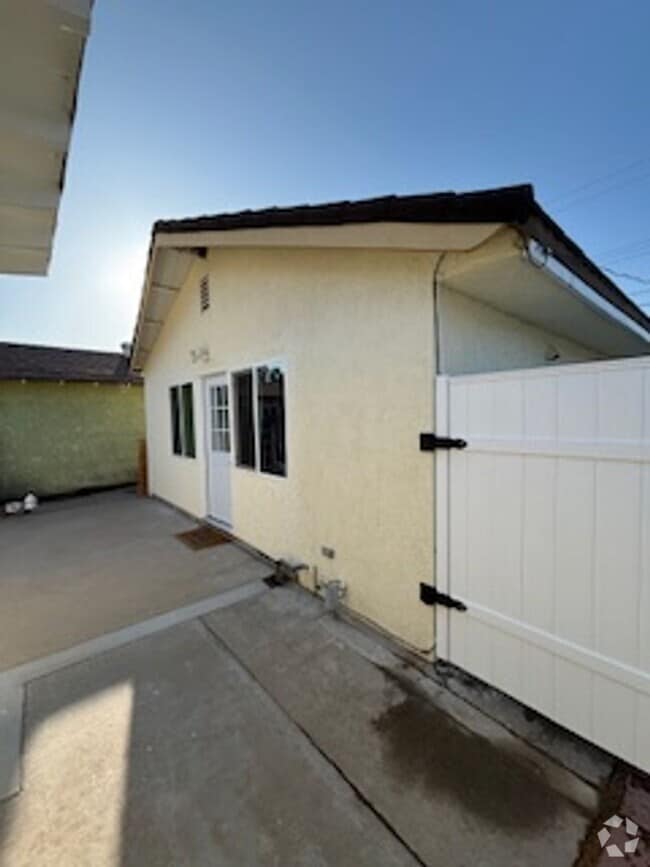Building Photo - Buena Vista - Anaheim Unit ADU - C Rental