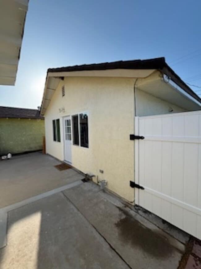 Buena Vista - Anaheim - Buena Vista - Anaheim Apartment Unit ADU -  C