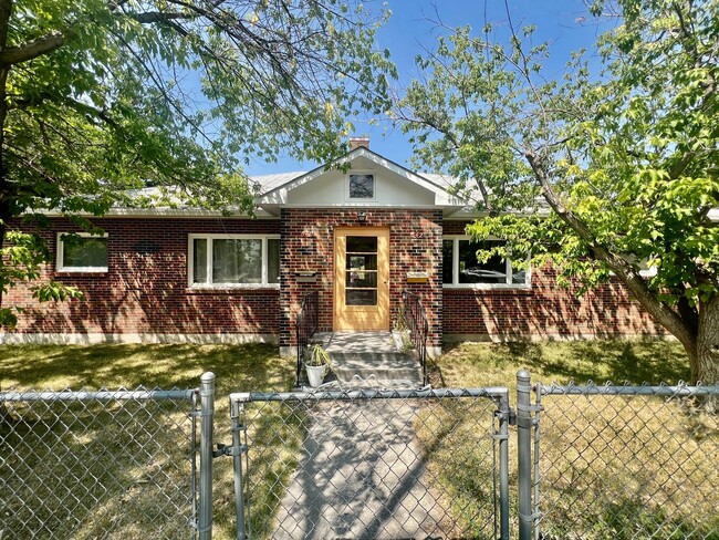 Building Photo - 540/542 E 6th Ave Unit 542
