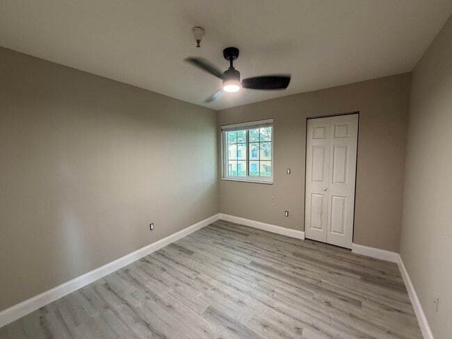 Photo - 117 Yacht Club Way