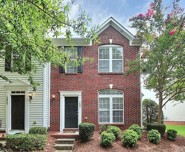 2BD/2.5BA End Unit Townhome in Blakeney Gr... - 2BD/2.5BA End Unit Townhome in Blakeney Gr...