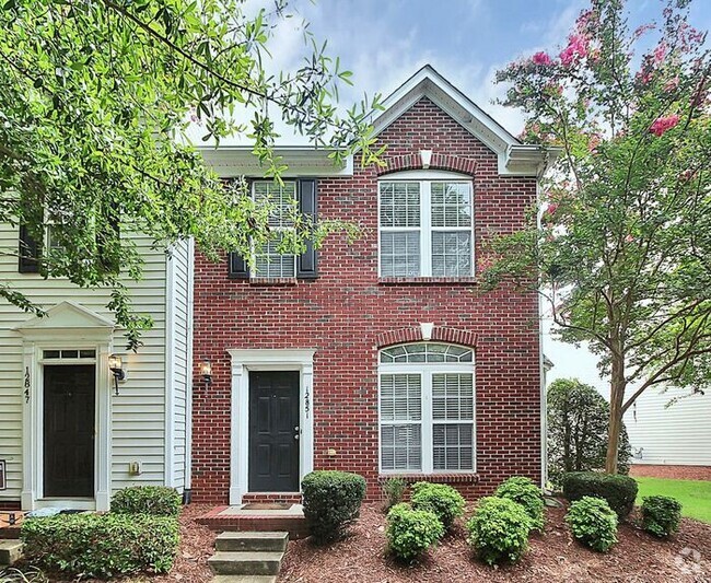 Building Photo - 2BD/2.5BA End Unit Townhome in Blakeney Gr...