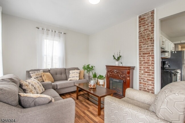 Photo - 97 Allen St Unit 1
