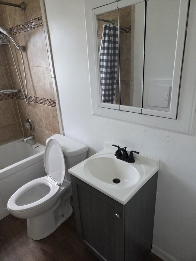 Photo - 300 W Burnham St