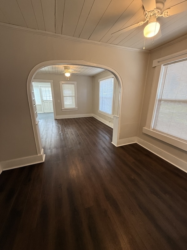 Photo - 1131 Queen St N