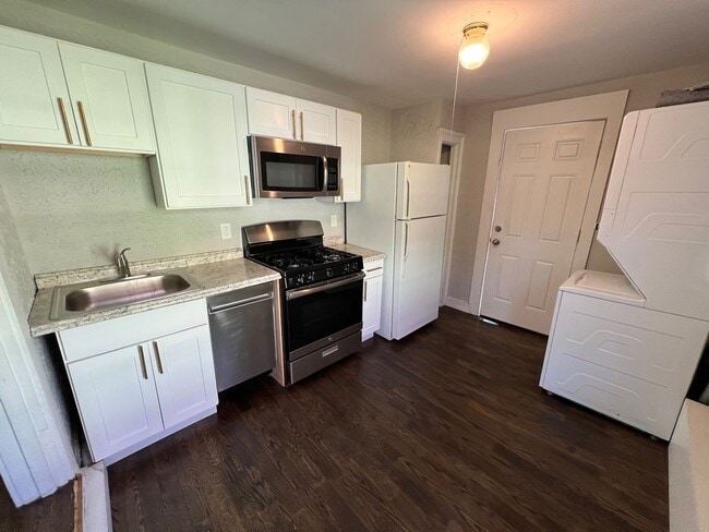 Building Photo - 70 William St Unit 70-2R