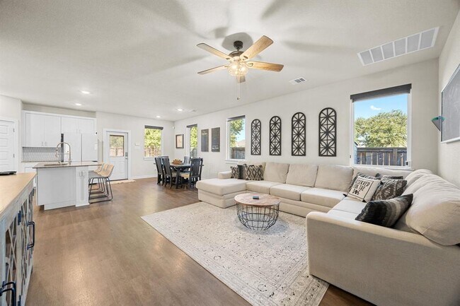 Photo - 2809 Stone Branch Dr