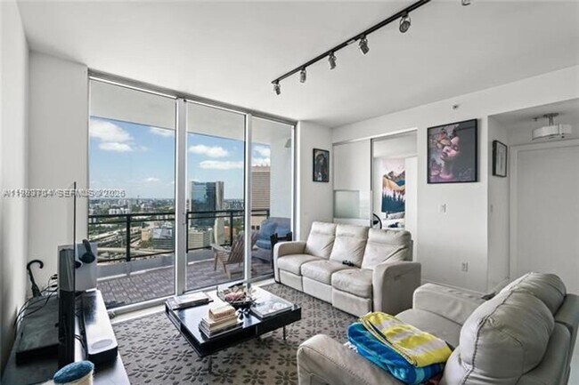 Photo - 90 SW 3rd St Unidad 90 SW 3rd St # 2908