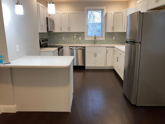 Photo - 2225 W Thompson St Apartment Unit B