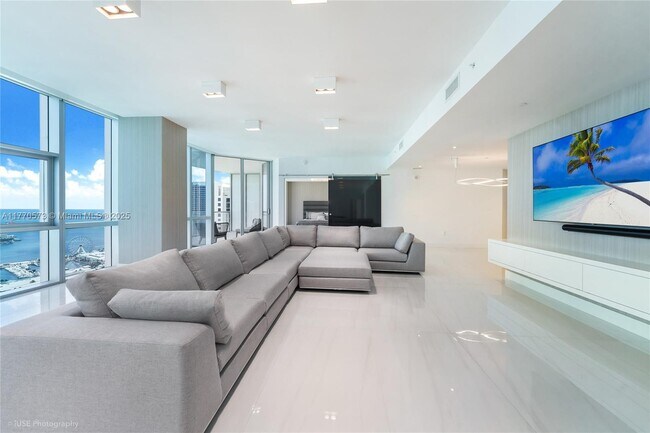 Photo - 851 NE 1st Ave Unidad 3805