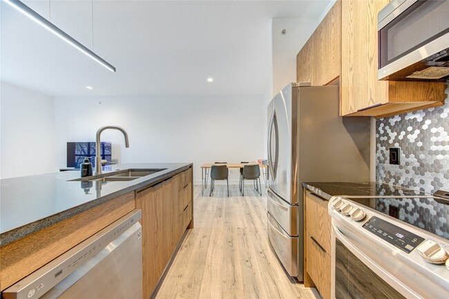 Building Photo - 1901 Post Oak Blvd Unit 3105