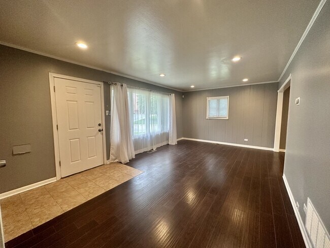 Photo - 420 Indianwood Blvd