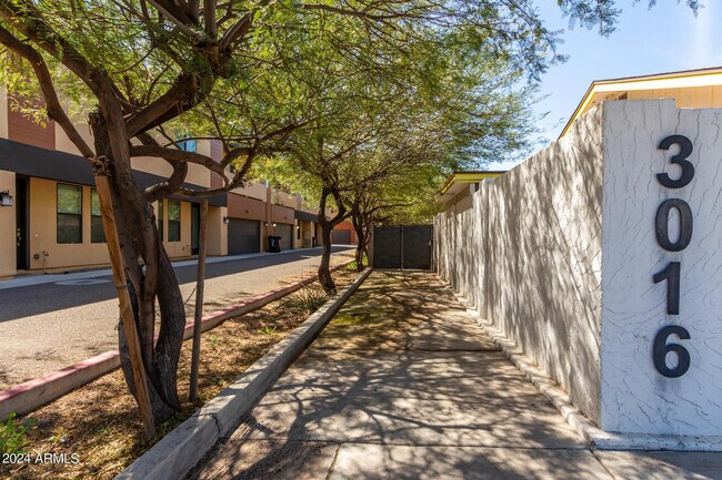 Photo - 3016 N 37th St Unit Apt 6