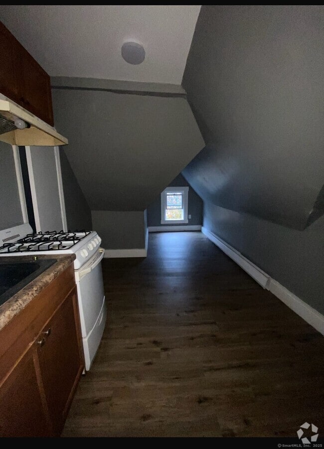 Building Photo - 371 Myrtle Ave Unit 1 Rental